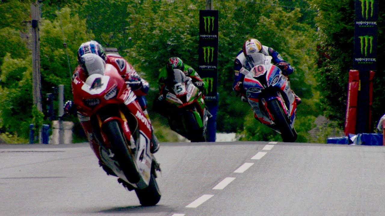 The Isle of Man Tourist Trophy (TT) adalah salah satu ajang balap motor jalanan paling ikonik dan berbahaya di dunia