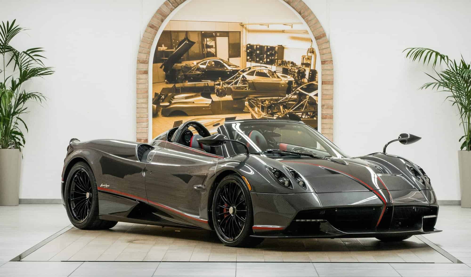 Pagani Huayra Codalunga Diperkenalkan pada 2022, Codalunga merupakan versi yang sangat eksklusif dari hypercar Huayra yang sudah terkenal.