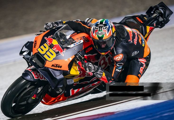 Brad Binder adalah Pebalap MotoGP asal Afrika Selatan yang dikenal dengan gaya balapnya yang agresif dan keberanian dalam menantang pebalap-pebalap terkemuka di lintasan