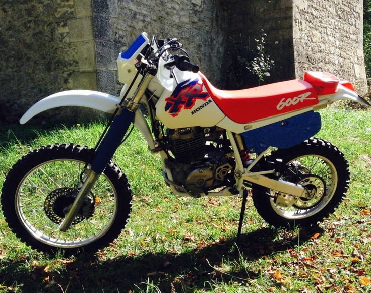 Honda XR600 tahun 1993 adalah salah satu motor trail legendaris yang dirancang untuk menghadapi medan berat