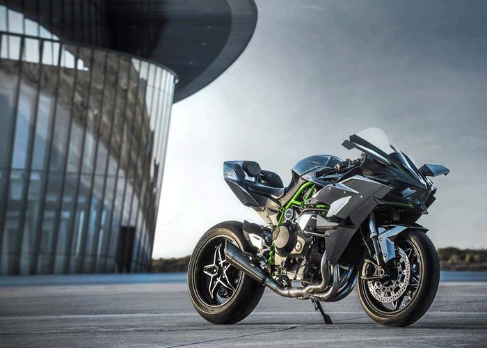 Kawasaki Ninja H2R Motor ini dirancang untuk penggunaan track-only dan tidak legal digunakan di jalan raya