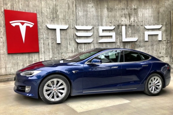 Tesla dikenal dengan inovasi teknologinya yang mendobrak batasan dalam industri otomotif