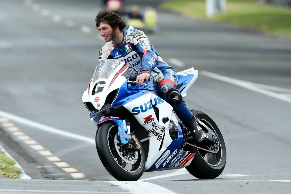 Guy Martin, lahir pada 4 November 1981 di Grimsby